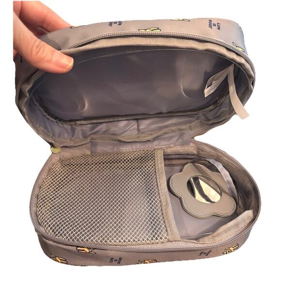 NWT Life Is Good Lucky Dog Gray Cosmetic Toiletry Bag zipper case Dogs - Picture 3 of 4